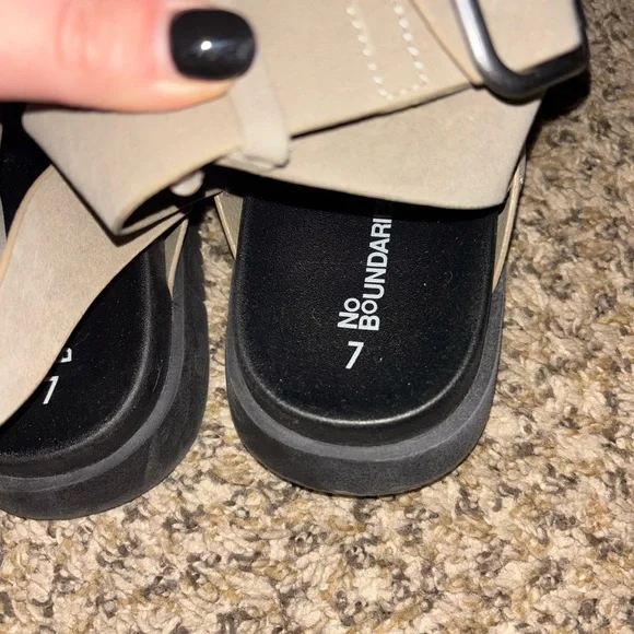 No Boundaries Beige and Black Sandals - Picture 3 of 4